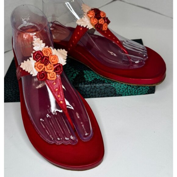 VTG Stuart Weitzman Red Leather Sandals 8.5 Floral Applique Thong Y2K Boho Vacay - Picture 2 of 16